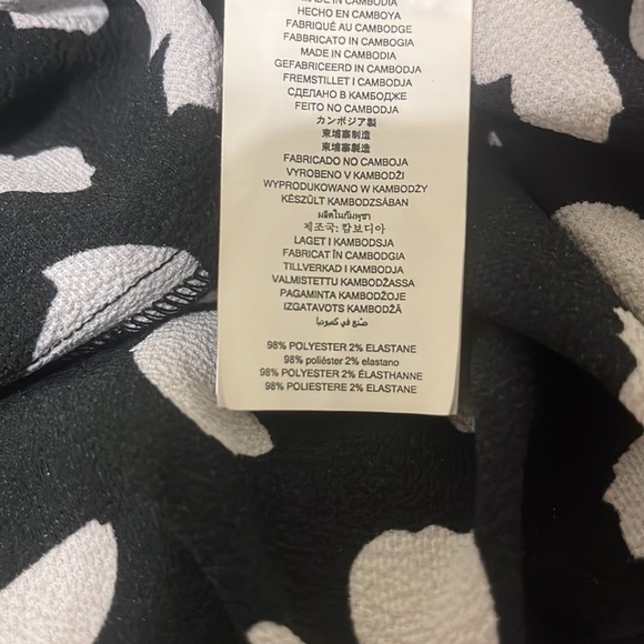 Nwt‎ Michael Kors Black And White Blouse Size M - Picture 7 of 7